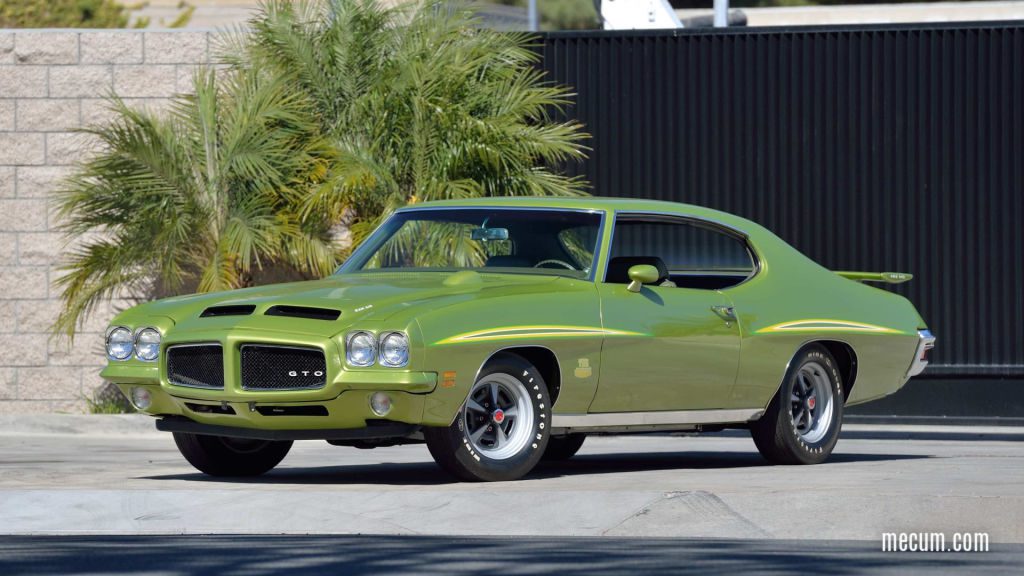 Front end of the 1971 Pontiac GTO Judge with dual snorkel hood and Endura bumper.